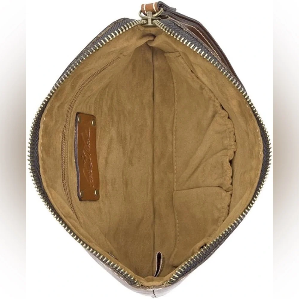 NWT Patricia Nash Cassini leather wristlet